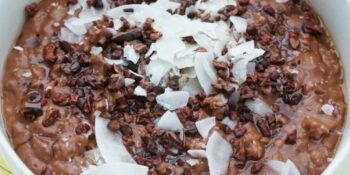 Mingau de aveia com chocolate e coco