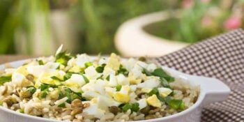 Arroz com lentilhas e ovos cozidos