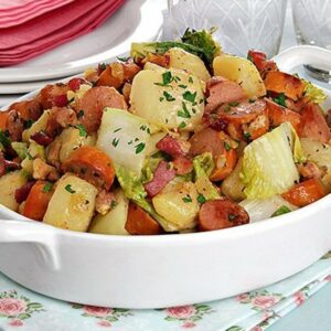 Refogado de salsicha com batata - Foto Sabor à Mesa