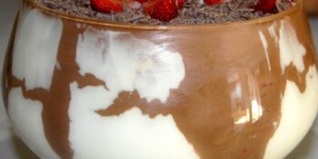 Delícia de chocolate com morango