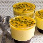 Mousse de maracujá com chocolate [receita cremosa e azedinha]