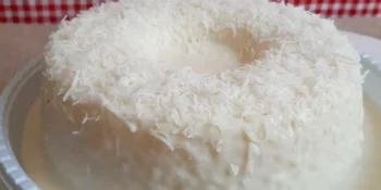 Bolo de tapioca cemoso