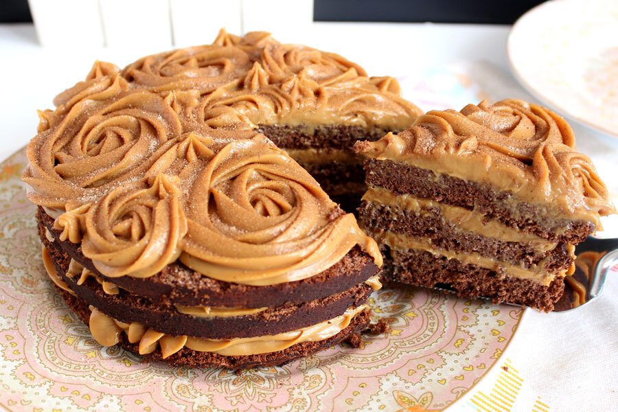 Bolo de Chocolate com Brigadeiro de Doce de Leite - Imagem por Catraca Livre