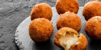 Bolinha de queijo de batata