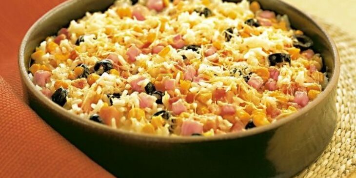 Arroz de forno com frango e milho - Imagem por Pinterest