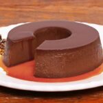 Pudim de chocolate com caldinha de deixar de queixo caído