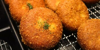 Bolinho de batata com queijo