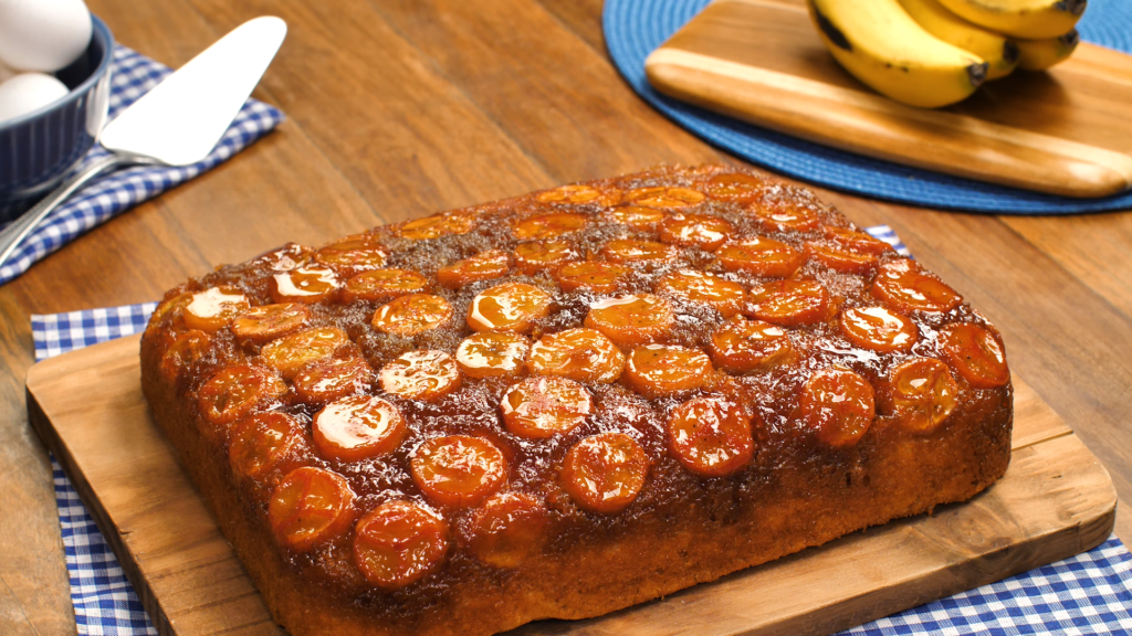 Bolo de banana com caramelo - Imagem por Tudo Gostoso