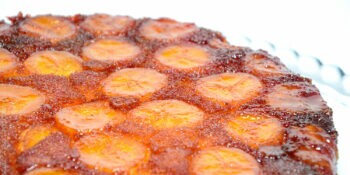Bolo de banana com caramelo