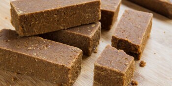 Doce de amendoim de cortar
