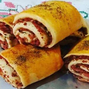 Pão recheado com linguiça e queijo - Imagem por Receitas e Dicas do Chef