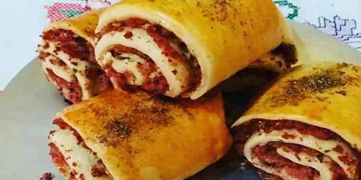 Pão recheado com linguiça e queijo - Imagem por Receitas e Dicas do Chef