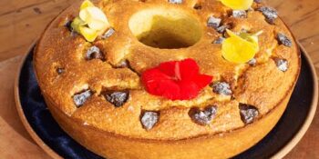 Bolo de pamonha com queijo e goiabada