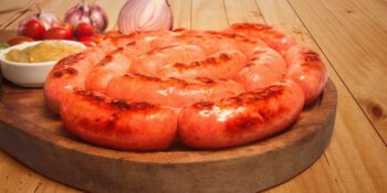 Linguiça recheada com creme de alho
