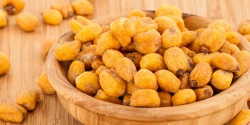 Receita crocante: Milho torrado com mostarda e mel