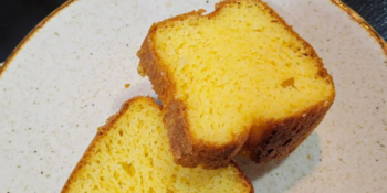 Bolo de fubá com creme de leite
