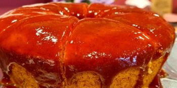 Bolo de fubá com goiabada