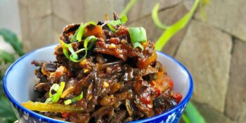 Carne de casaca de banana com shoyu