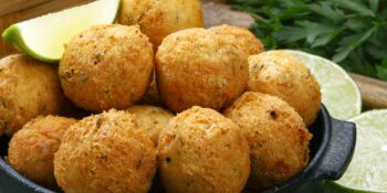Bolinho de batata com calabresa