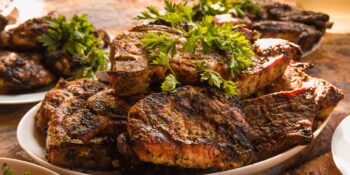 Carne de sol acebolada com manteiga