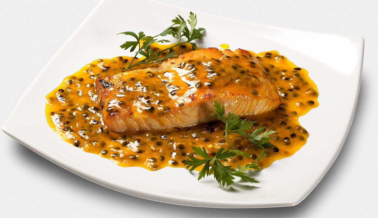 Peixe ao molho de maracujá