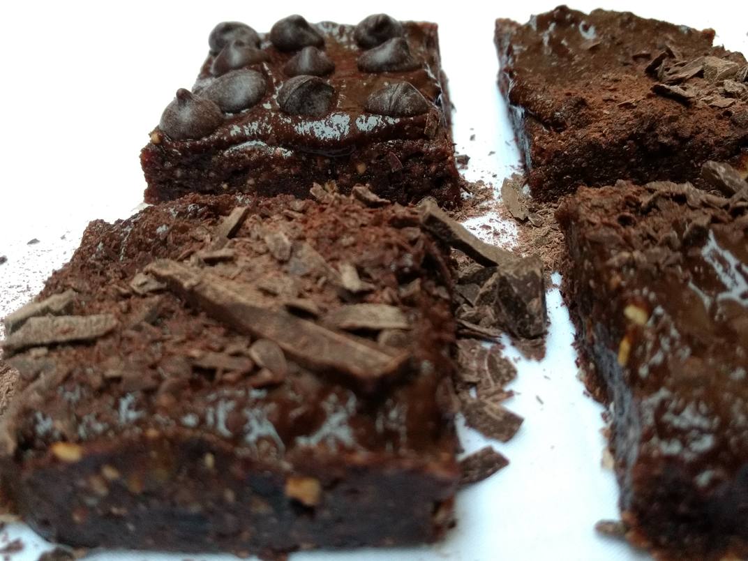 Como fazer brownie com passas e castanha de caju?