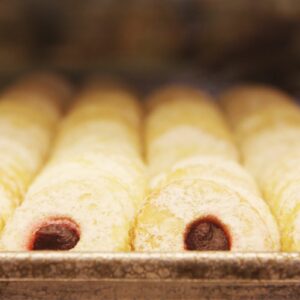 Biscoitos amanteigados com goiabada