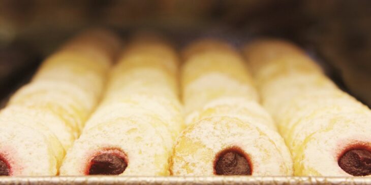 Biscoitos amanteigados com goiabada