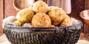 Bolinho de arroz com batata no liquidificador