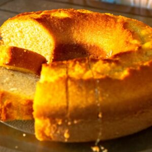 Broa de fubá com queijo de liquidificador