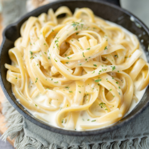Macarrão talharim ao molho branco