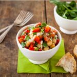 Salada de grão de bico com frango