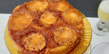 Torta de abacaxi caramelizada