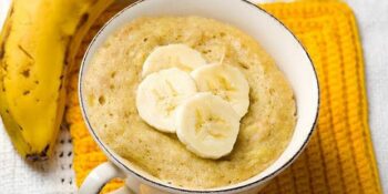 Bolo de caneca de banana