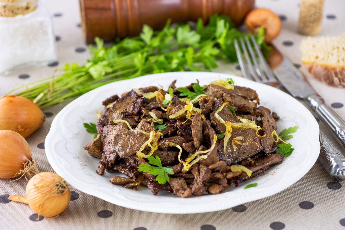 carne de sol acebolada com pimentas