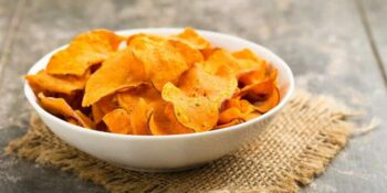 Chips de batata doce no forno