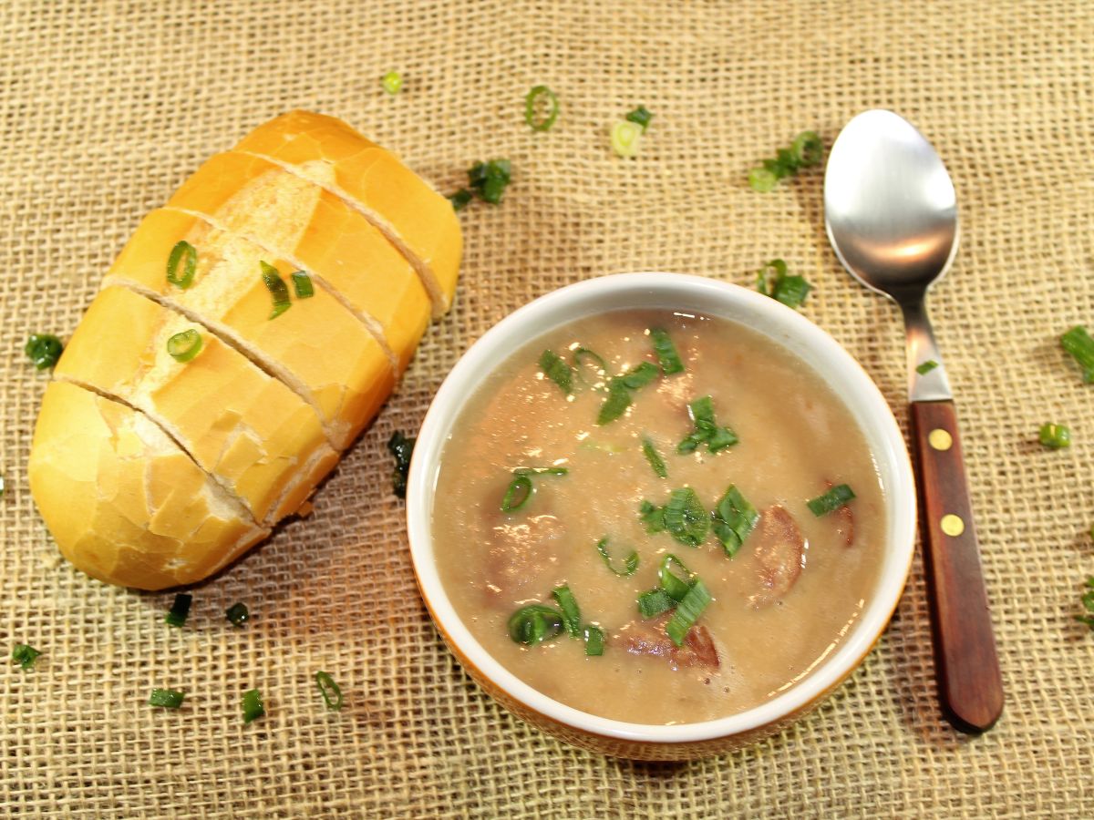 Caldo de peixe na panela de pressão