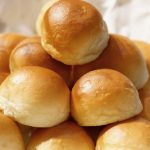 pãozinho recheado com leite condensado
