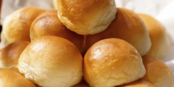 Pãozinho recheado com leite condensado