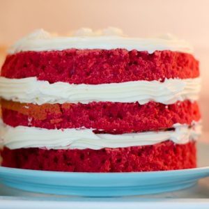 Bolo red velvet com recheio de leite ninho