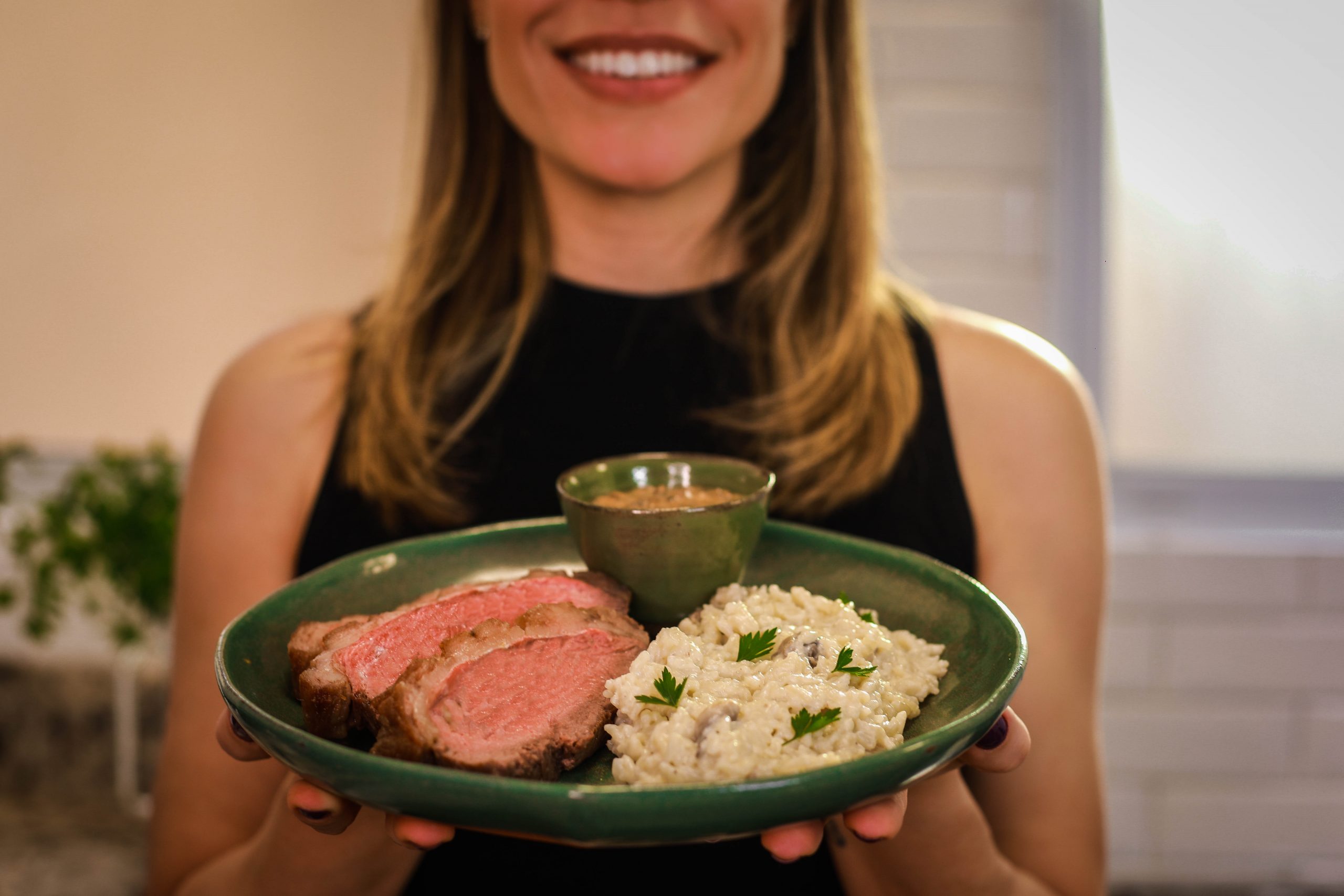 Picanha assada com arroz a piamontese e molho de champignon