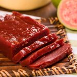 Doce de goiaba em pedaços
