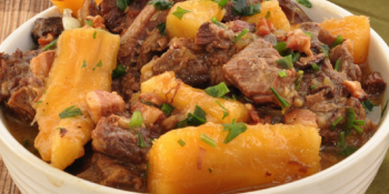 Costela com mandioca na panela de pressão