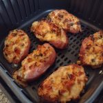 Linguiça com queijo na airfryer