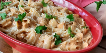 Macarrão com frango ao molho branco