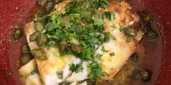 Peixe ao molho de alcaparras