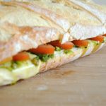 sanduiche de mortadela com ingrediente especial