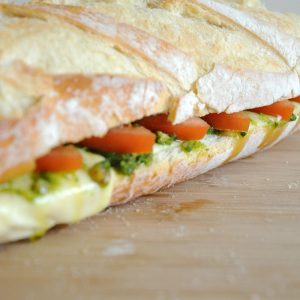 sanduiche de mortadela com ingrediente especial