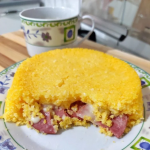 Cuscuz recheado com calabresa