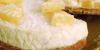 Torta de abacaxi cremosa com biscoito